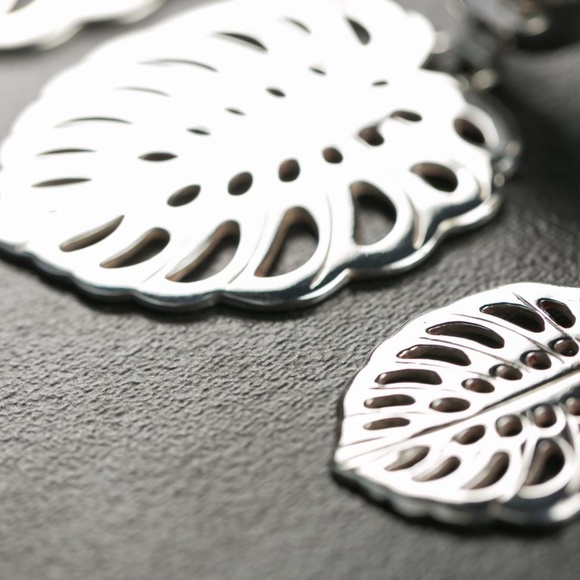 Silver Monstera Leaf earrings (size small) - Picture 2 of 3